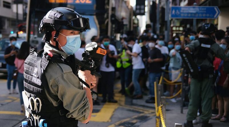 Жители Гонконга выступают против закона о безопасности Пекина