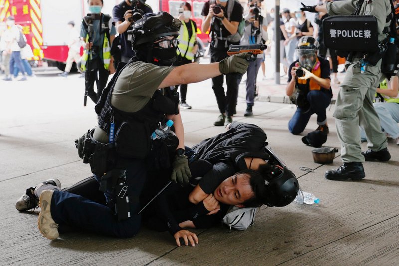 Жители Гонконга выступают против закона о безопасности Пекина